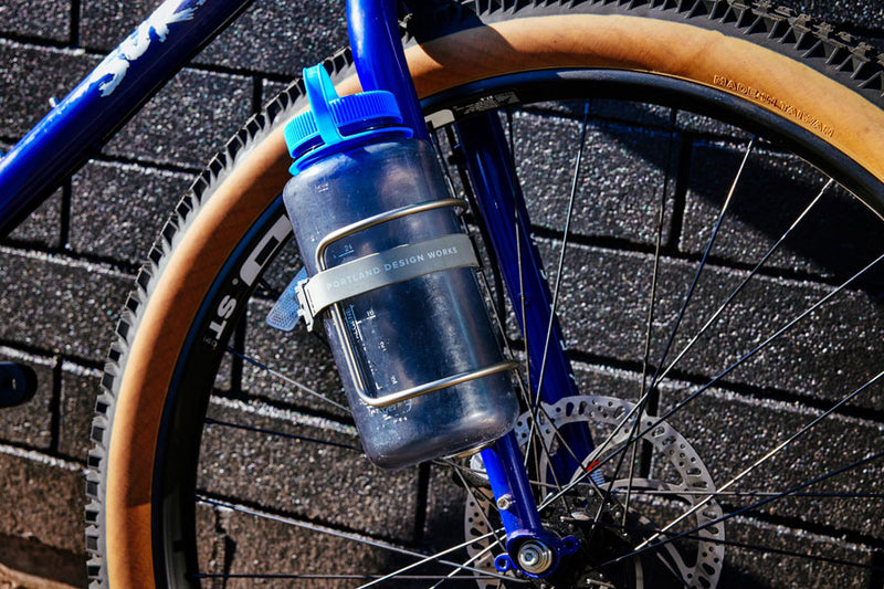 Load image into Gallery viewer, PDW Rattlesnek Kej Water Bottle Cage - Black, Left Opening
