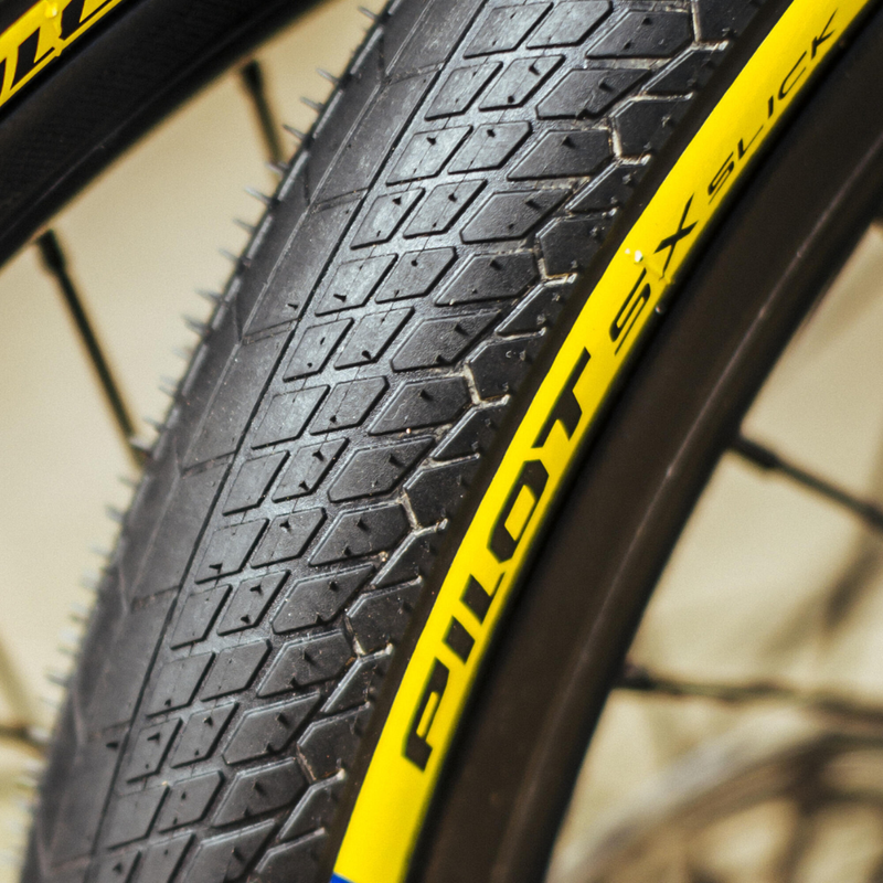 Load image into Gallery viewer, Michelin Pilot SX Slick Tire 20x1.70 Tubeless Ready, High-Performance Grid Tyre
