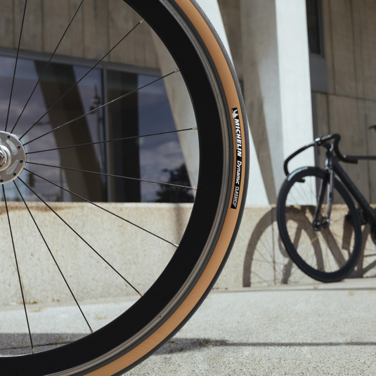 Michelin Dynamic Classic Road Bike Tires – Durable, Lightweight Tubeless & Non-Tubeless 700c Clincher Tyres with Gum Walls, Various Widths & Sizes