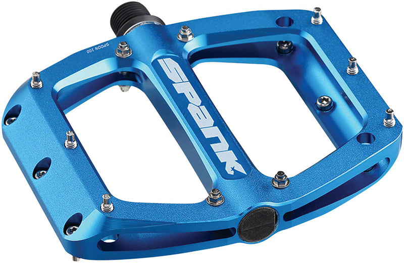 Load image into Gallery viewer, Spank Spoon 110 Platform Pedals 9/16&quot; Concave Alloy Body Replaceable Pins, Blue
