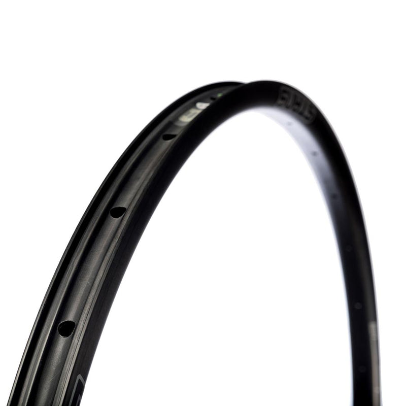 Load image into Gallery viewer, Stans No Tubes Crest CB7 Rim, 29&#39;&#39;, Holes: 32, Black
