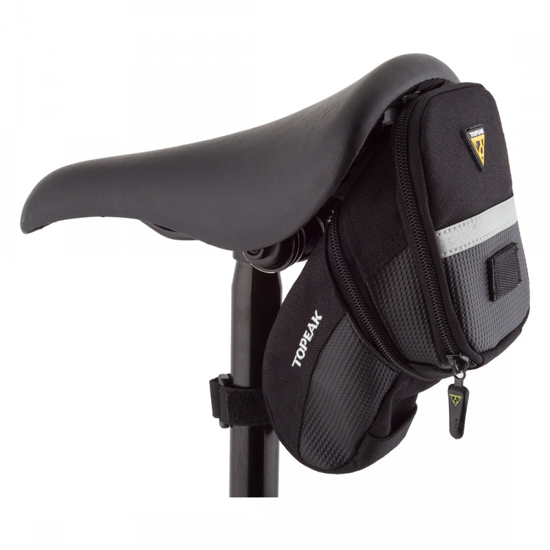 Load image into Gallery viewer, Topeak Aero Wedge Seat Bag: Medium, Black Bike Zippered Saddle Pouch
